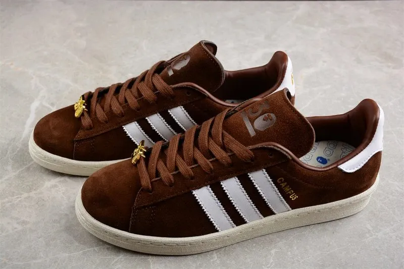 Adidas sneakersy niskie w brązie z białymi paskami i złotym detalem