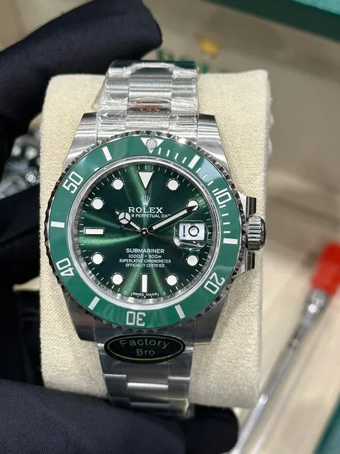 Rolex Submariner Watch with Green Dial and Bezel 40mm Variant E
