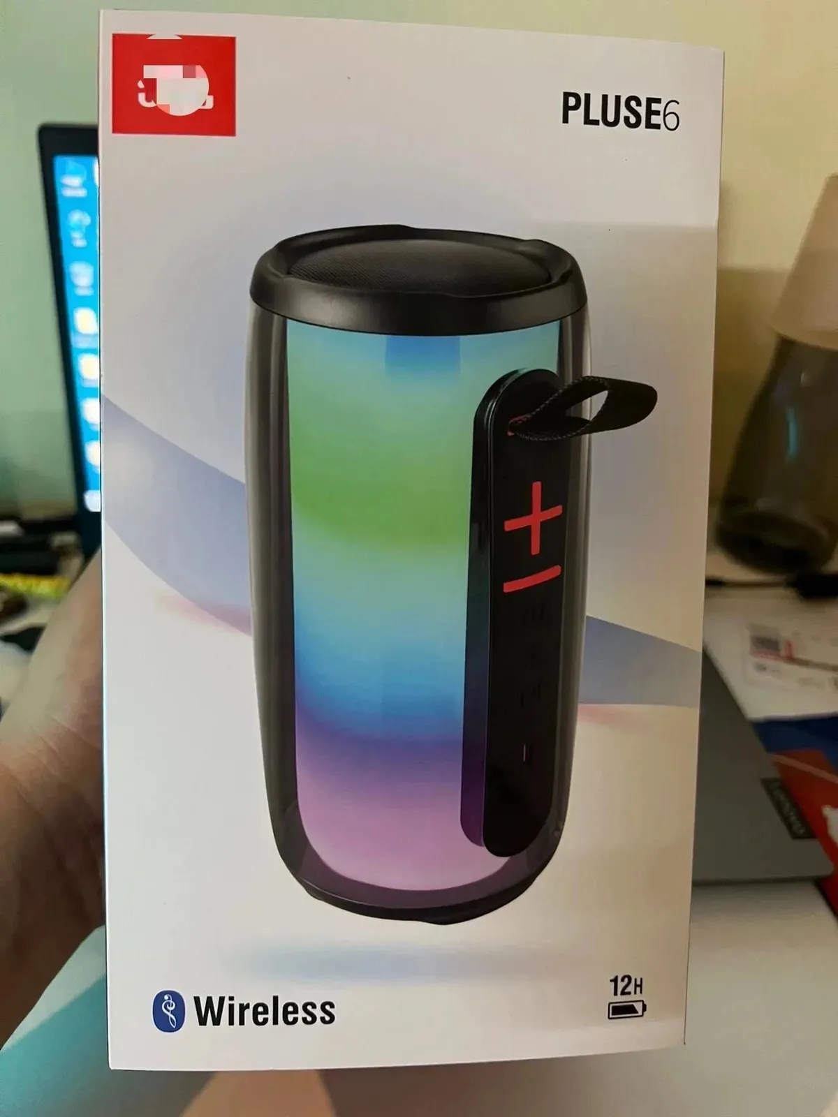 Carhartt tech accessories box showing a tall wireless speaker with strap and 12H icon.