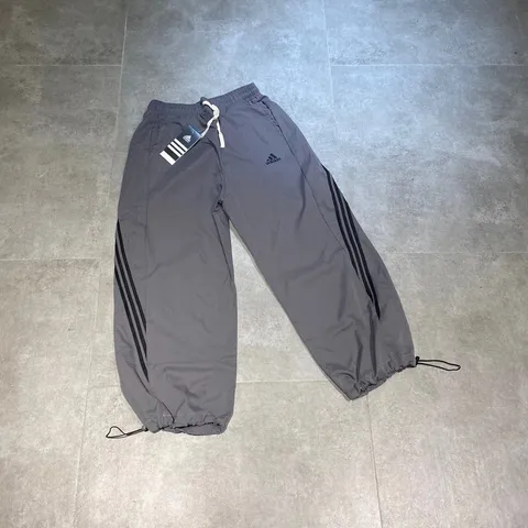 Adidas Szary Sportowy Spodnie Z Three Stripes