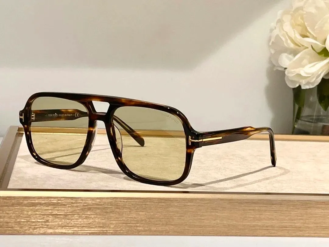Gucci eyeglasses with a tortoiseshell square-aviator frame and lightly tinted lenses.