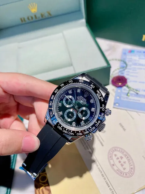 Rolex Daytona Chronograph Watch with Black Dial and Black Rubber Strap