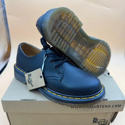 Dr. Martens Czarny Skóra Sznurówki-Up Buty