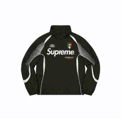 Czarny zip-up Supreme z wysokim kołnierzem i dużym nadrukiem na piersi.