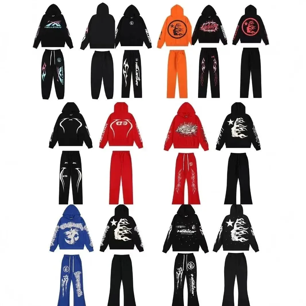 Hellstar komplet bluza z kapturem i spodnie z dużymi nadrukami na białym tle.